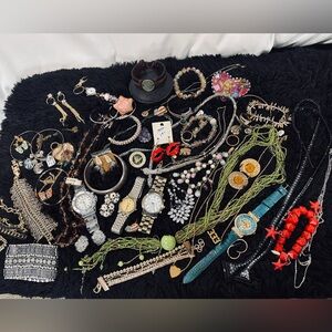 Lot of modern and vintage jewelry